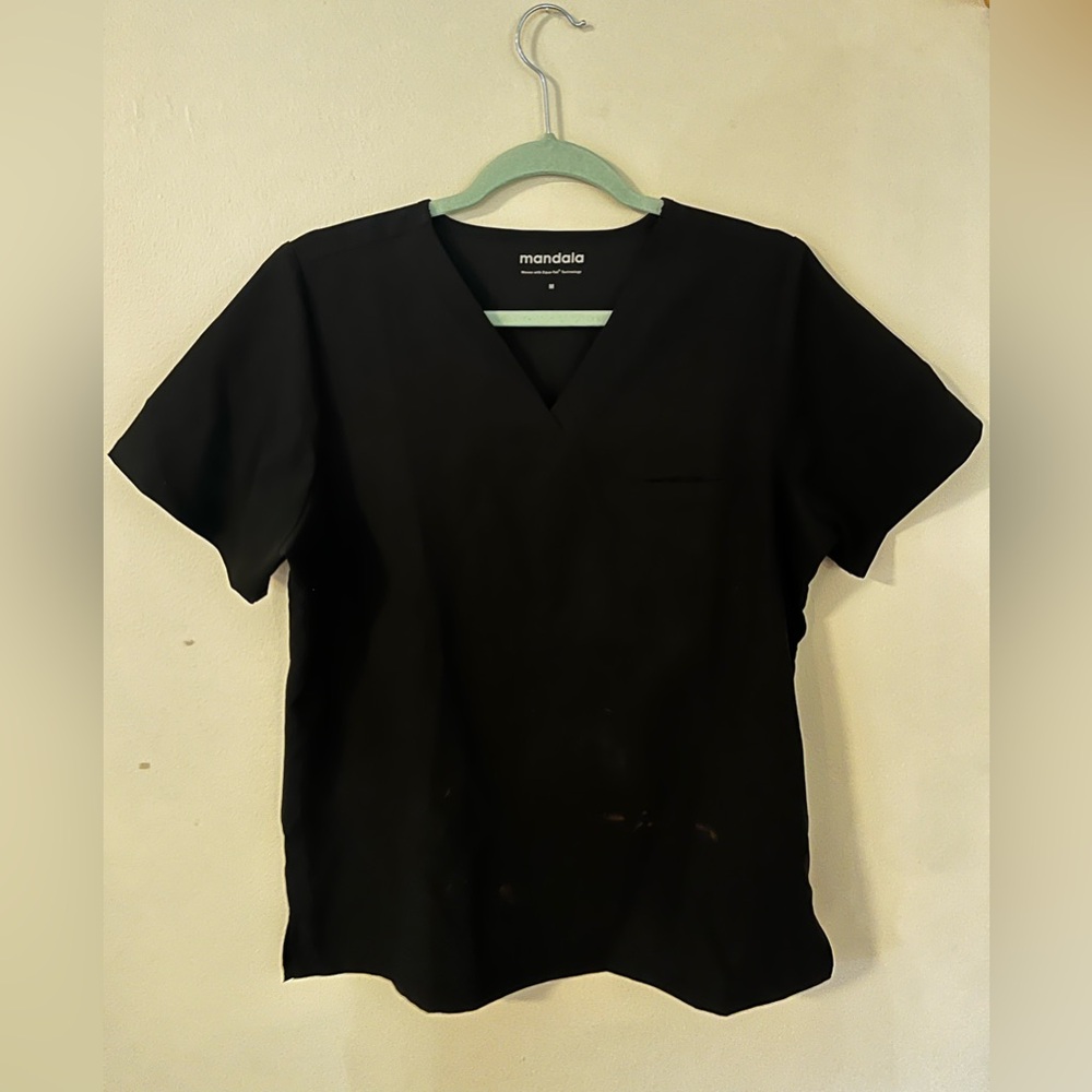 Mandala Scrubs Women’s One Pocket Top Black w/ bleach marks size medium